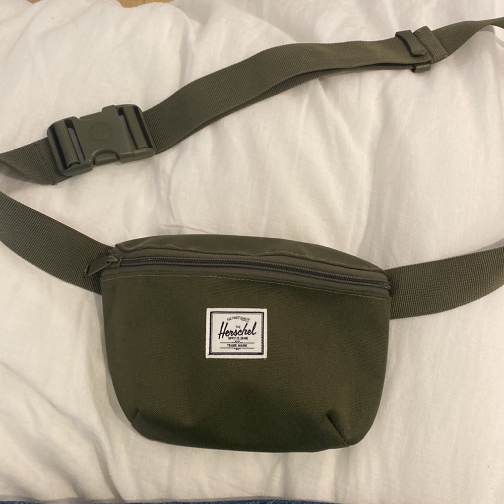 🌳HERSCHEL BELT BAG🌳